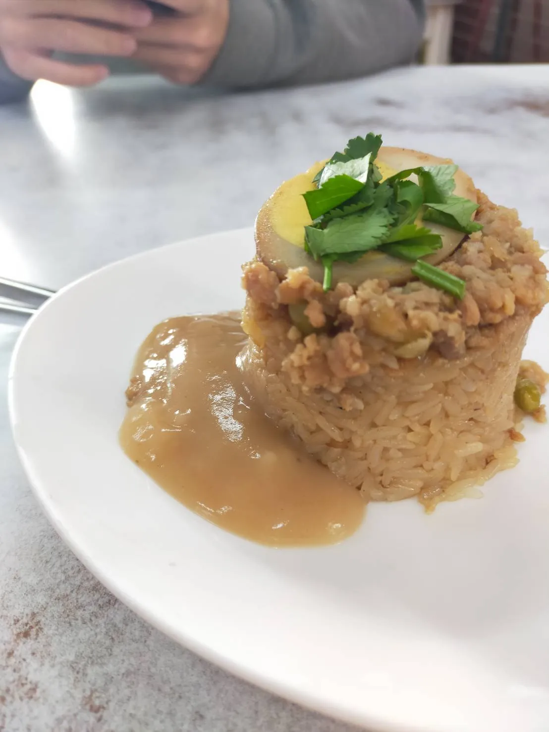 台東觀光夜市肉燥飯佐滷蛋與香菜