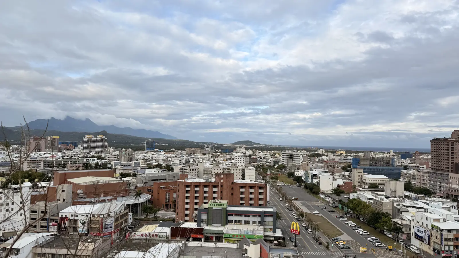 鯉魚山觀景平台俯瞰台東市區街景