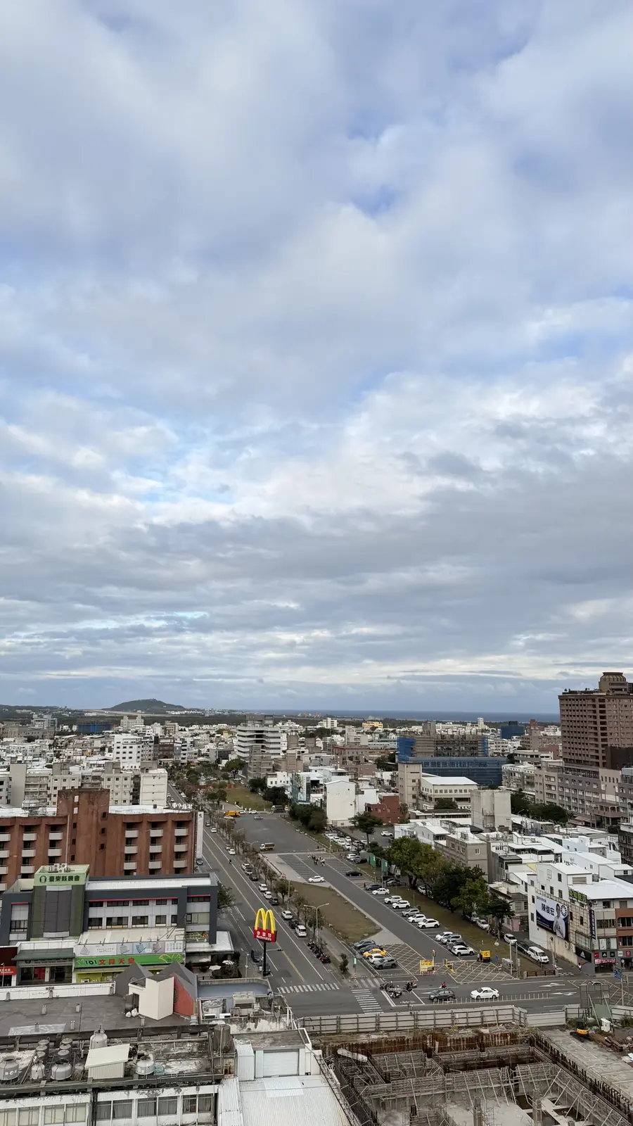 鯉魚山觀景平台遠眺台東市區與海岸線